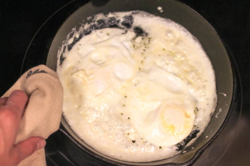 Cooking eggs in cream.