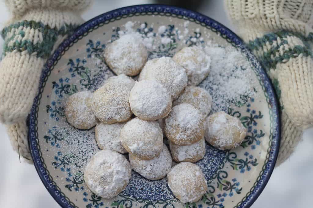 A plate of snowball cookies