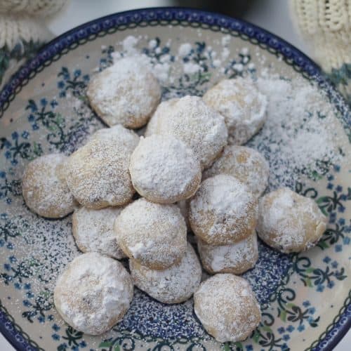 A plate of snowball cookies