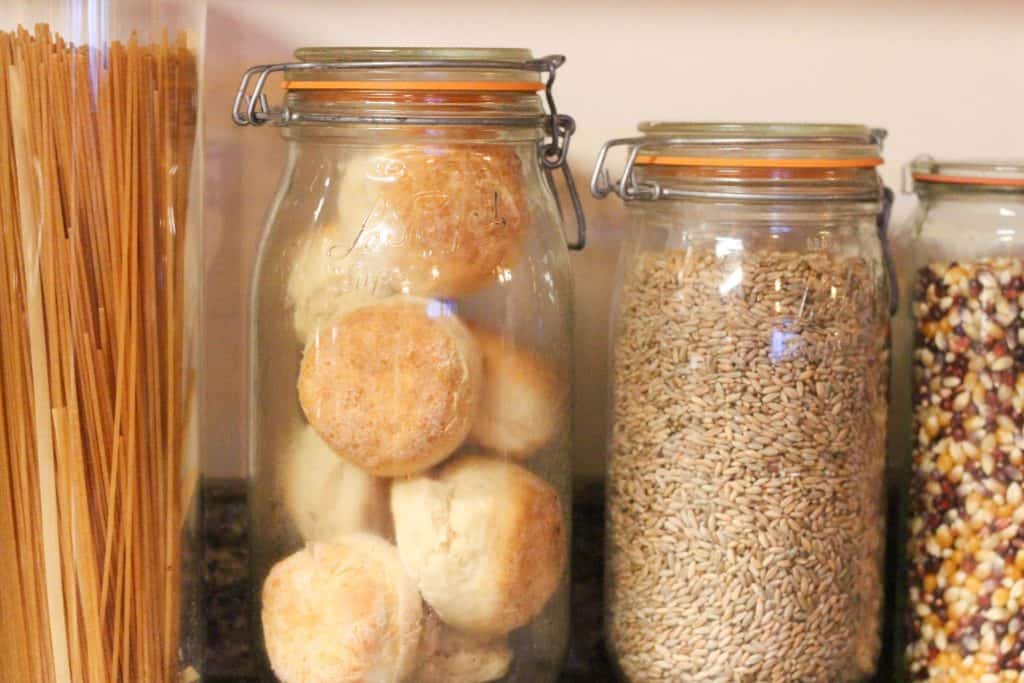 how to store biscuits-biscuits in a glass jar
